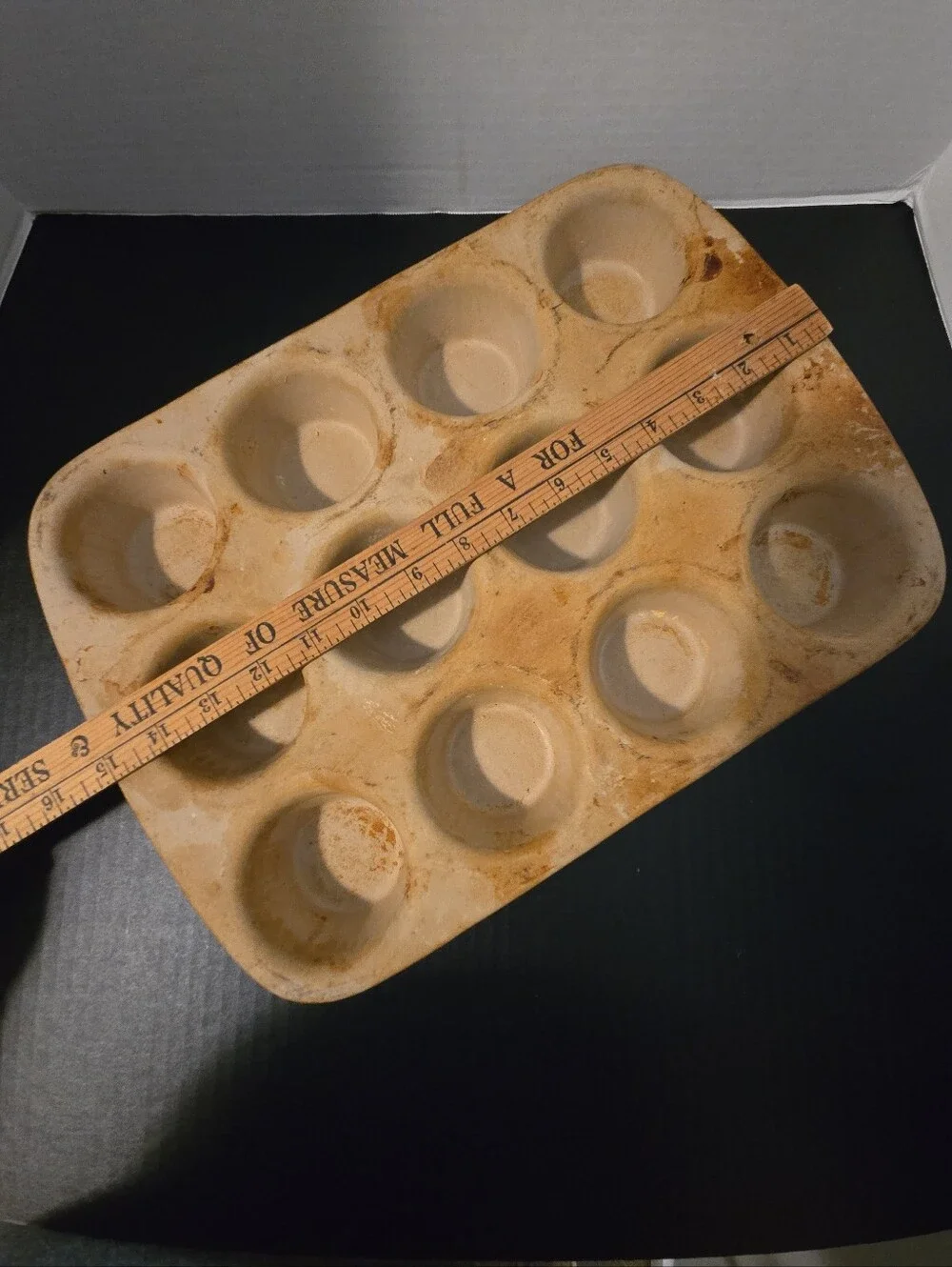 Pampered Chef Stoneware 12 Muffin Cupcake Pan Family Heritage Well Seasoned